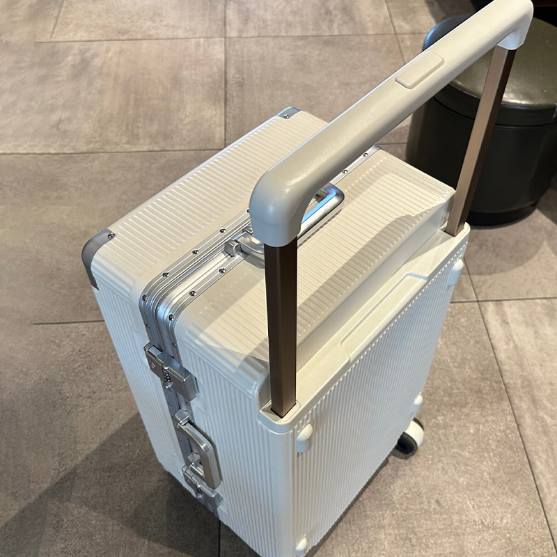 Koper Baru 28 inci dengan Pega - Spinner Wheel Rolling Suitcase 20 Inch ulasan dan harga